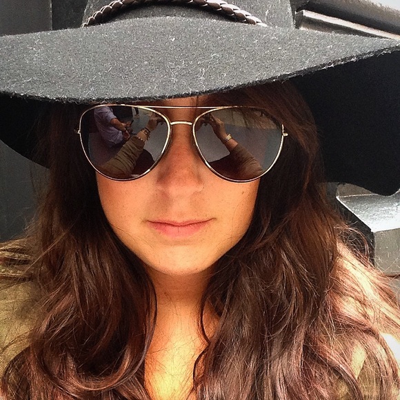 Meet your Posher, Shaina - Picture 1 of 1